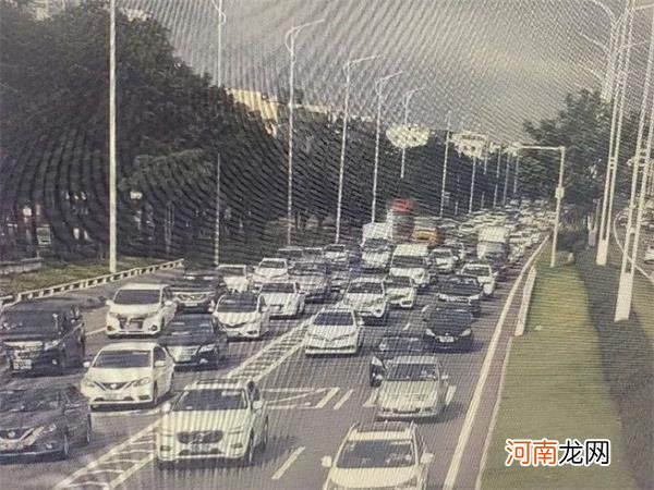 堵哭了！多地大塞车 朋友圈哀嚎！最难打车日：滴滴崩了 嘀嗒也崩了