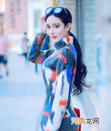 平分中长直发如何扎漂亮 平分直发扎小辫子发型