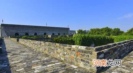 中国最诡异的城墙：修一次塌一次，后请一高人指点，至今屹立不倒