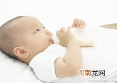 两个月的宝宝牛奶过敏是什么原因引起的
