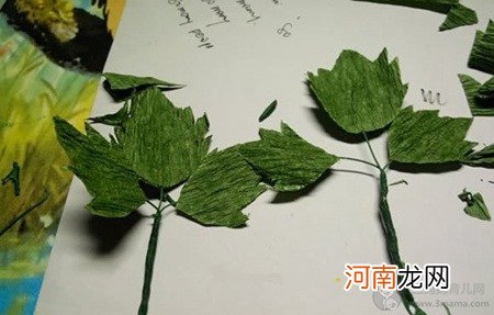 皱纹纸彩色玫瑰花制作方法