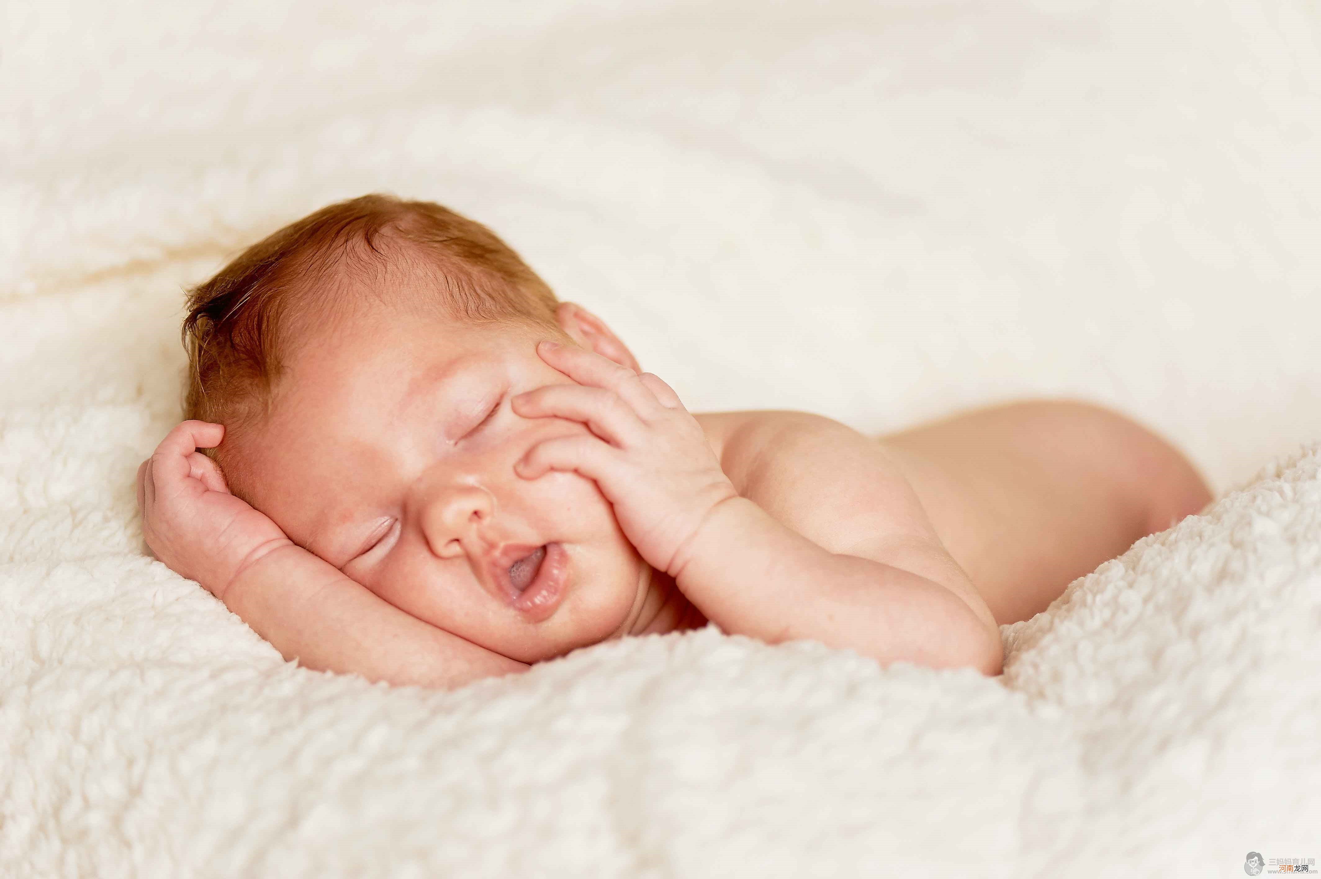 这4种错误睡姿，会让宝宝越睡越笨，宝妈们都注意了！
