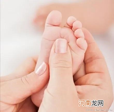 “脚丫游戏”帮助宝宝神经发育