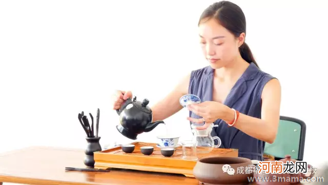 “老师，请喝茶”