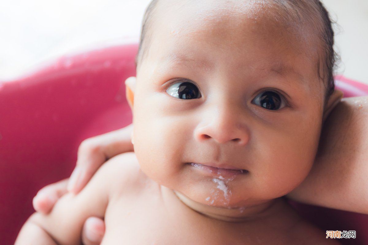 新生儿吃奶过量的信号
