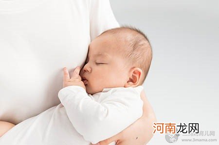 宝宝睡觉翻身就醒怎么办，看是哪个因素影响了宝宝睡眠