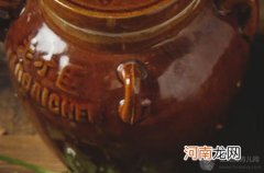 宝宝睡觉磨牙是什么原因 原来潜藏六大危机！