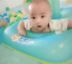 宝宝学游泳对大脑发育有好处