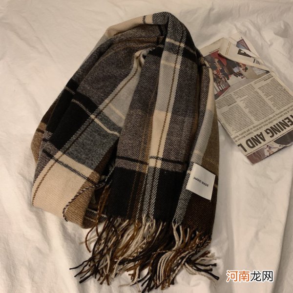 毛线围巾的编织方法 常见识别 织围巾的毛线哪种好