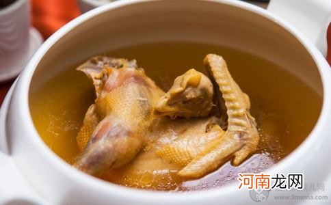 产后食谱之芡实莲淮枣鸡汤的做法