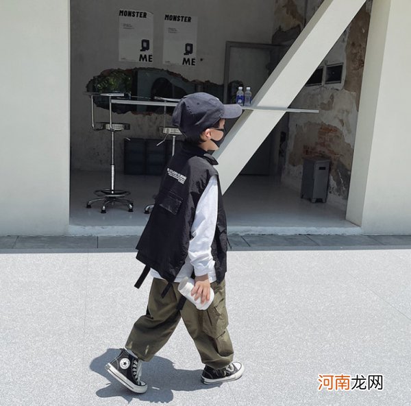 黑色马甲怎么搭配衣服 马甲怎么搭配衣服