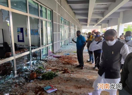 苹果印度工厂大暴乱!近2000人打砸抢烧 员工称工资每月最低44元