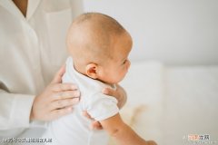 帮宝宝避免吐奶的技巧
