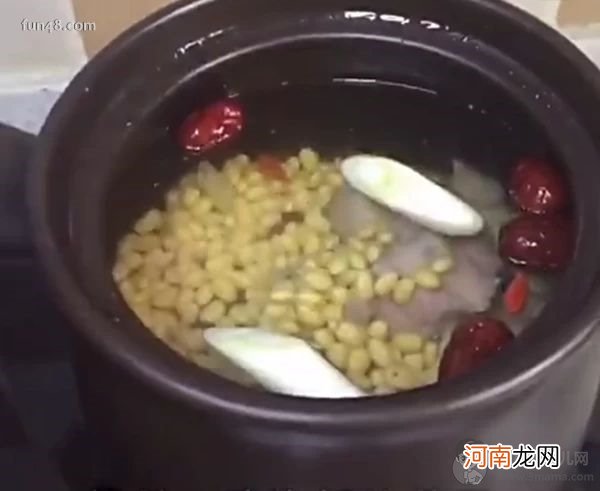 催奶下奶猪蹄汤的做法