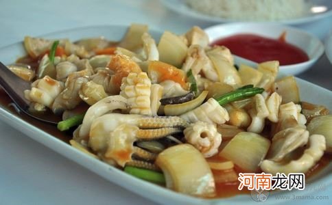 产妇食谱大全之肉炖小鱿鱼的做法