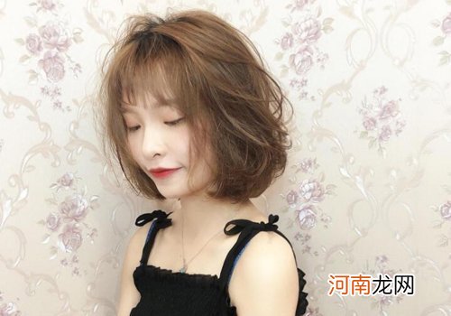 脸胖头发少女生梳短发最时髦 胖脸女生修颜塑型刘海短烫发造型look