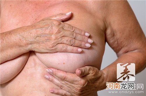 乳房胀痛能挤出黄水