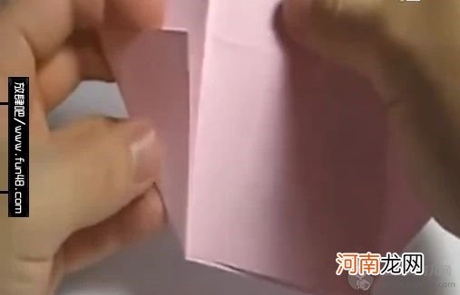 帯蝴蝶结的折纸心形盒子折法图解