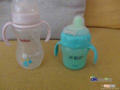怎样让宝宝从奶瓶过渡到水杯？