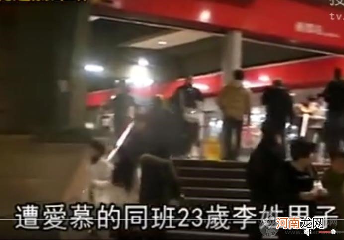 一下课男生就把我拉进厕所搞,