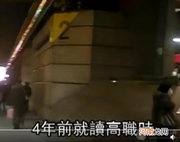 一下课男生就把我拉进厕所搞,