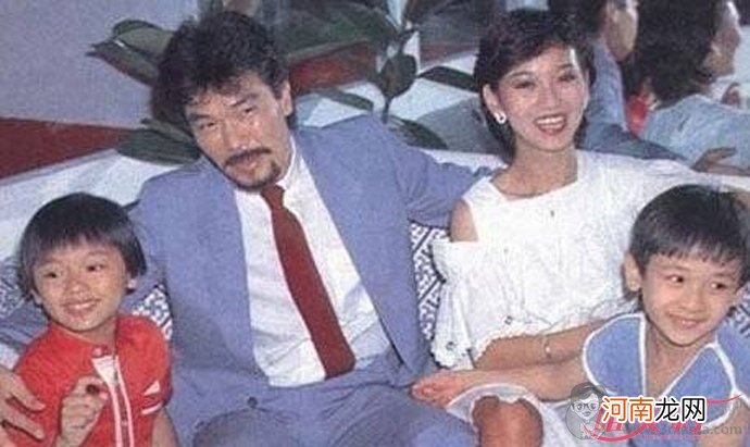 赵雅芝的三个儿子：大儿子黄光宏,二儿子黄光宜,小儿子黄光业资料