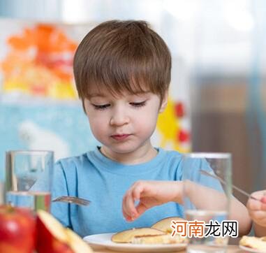 专家：选对婴幼儿奶粉宝宝少便秘