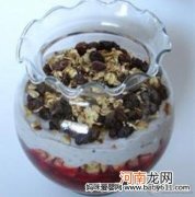 儿童食谱糕类：麦片水果豆腐冻糕