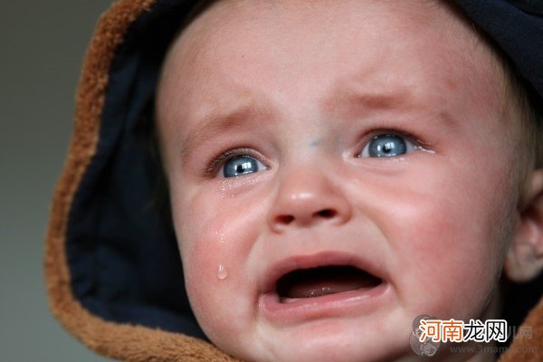 宝宝晚上哭闹是缺什么 要根据孩子的症状来判断