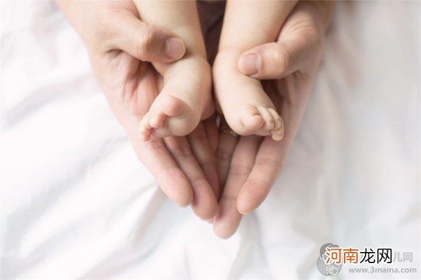 婴儿晚上可以涂儿童霜么 婴儿面霜的知识都在这里