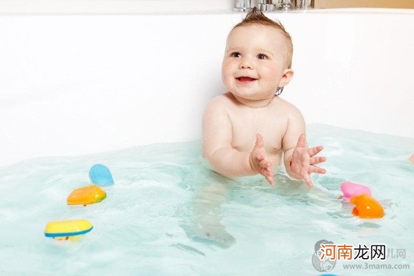 婴儿用艾草水洗澡好吗 聪明的父母有自己的判断
