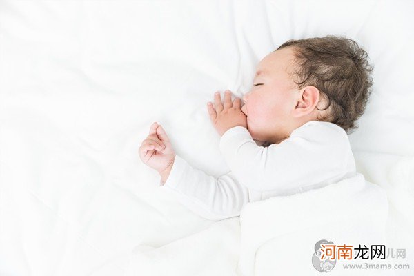 婴儿半夜醒来会吐奶块 吐奶和吐奶块是不同的哦！