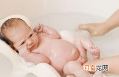 新生儿洗澡有益健康
