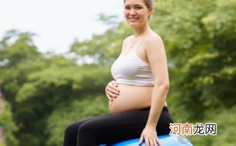 孕妇练习瑜伽球有利顺产 一次坐多久？