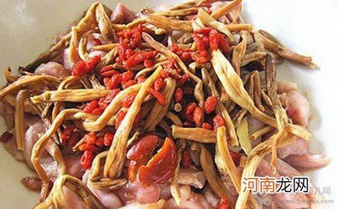 产后下奶食谱 黄花菜炒猪肾做法