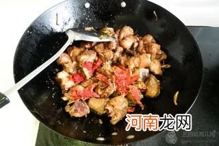 家常炒鸡块的做法