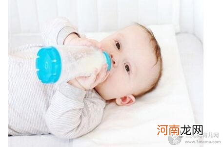 宝宝溢奶和吐奶的区别