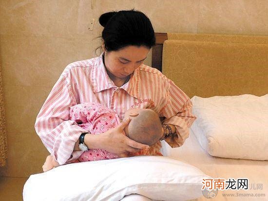 真人示范母乳喂养的4种正确姿势