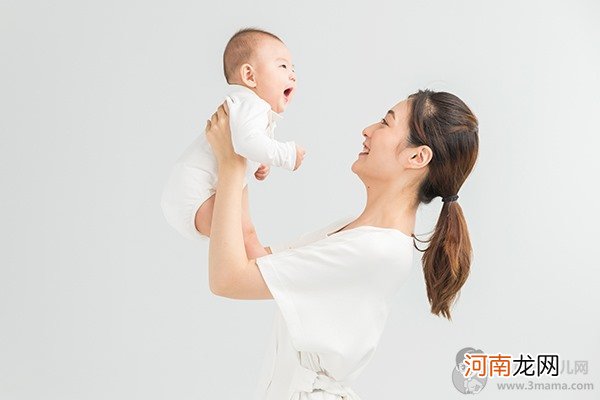 婴儿夜里吃奶几次正常 越多越不好妈妈要严格控制