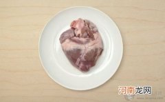 产后补血食谱 红枣桂圆炖猪心的做法