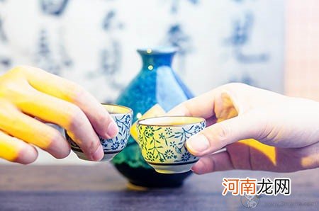 宝宝边吃奶边睡觉怎么办