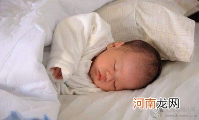 新生儿母乳不够吃怎么加奶粉，奶水不够吃什么最下奶？