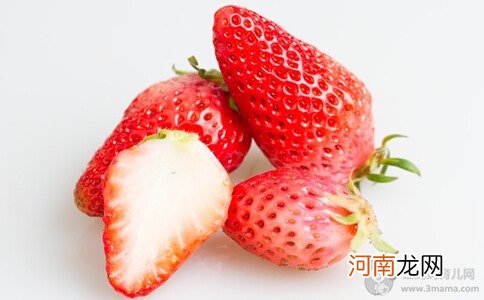 孕期祛火食谱 西芹百合炒草莓的做法