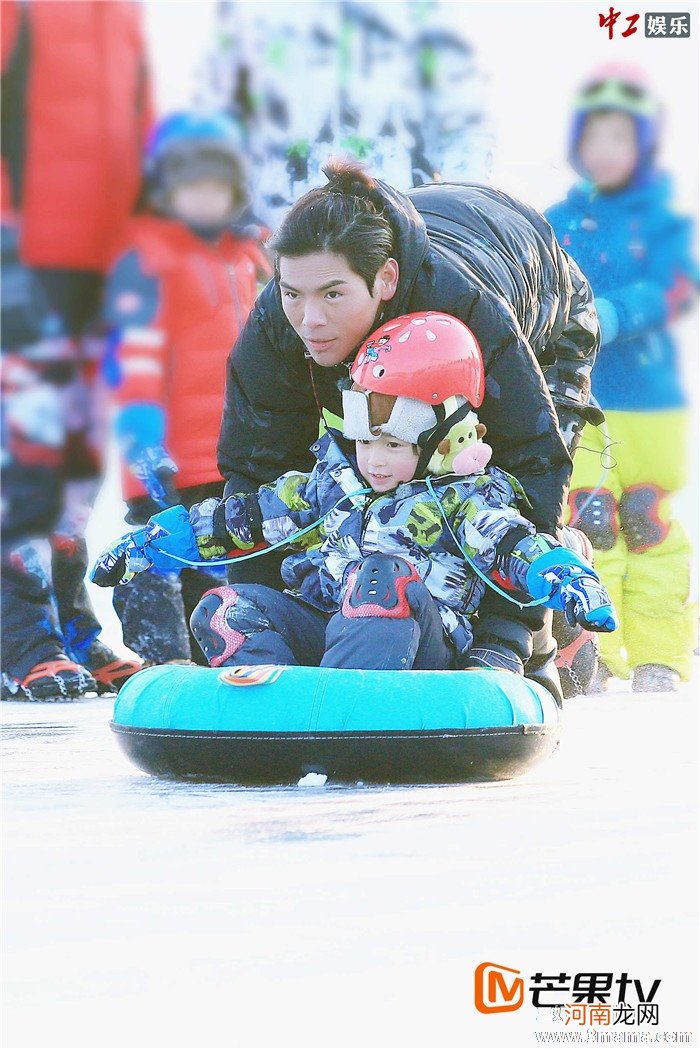 2013亲子游戏:打保龄