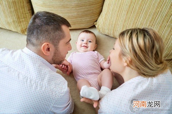 孩子说话晚是什么原因 孩子说话的早晚跟家庭密切相关