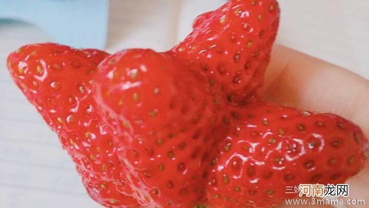 孕妇和儿童不能吃畸形草莓