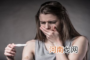 怀孕可以喂母乳吗?