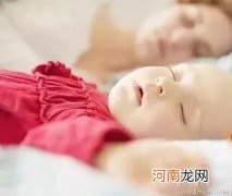 新生儿应采用什么睡眠姿势