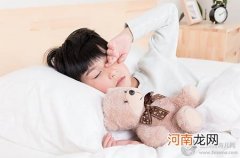 深扒宝宝吐奶的那点事儿