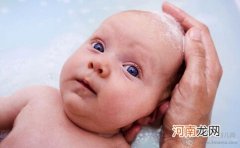 洗澡时看宝宝性格，若有这3个表现，日后了不得！